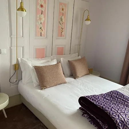 Casa Nova Velha *